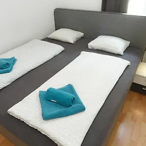 Apartament In Near Schoenbrunn & Westbahnhof - Keyless Check-in, Viena
